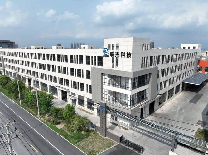 公司主要研发方向为高性能通信电缆,光纤光缆等技术领域产品的研发及